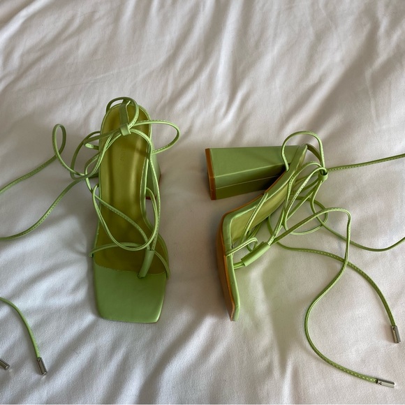 Gorgeous green lace up heels - Picture 1 of 6